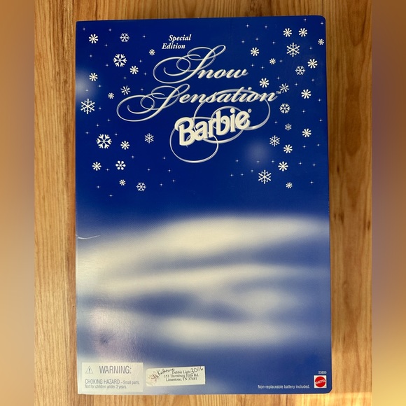 1999 Special Edition Snow Sensation Blonde Barbie Doll With Snow Globe - NIB - Picture 2 of 3